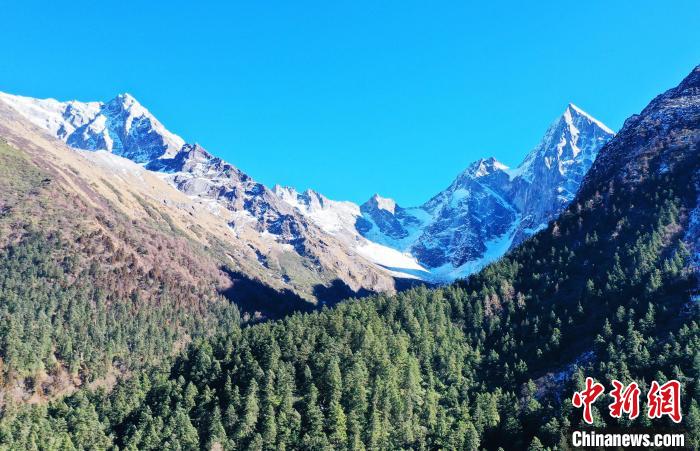 畢棚溝景區(qū)風(fēng)光?！“苍?攝