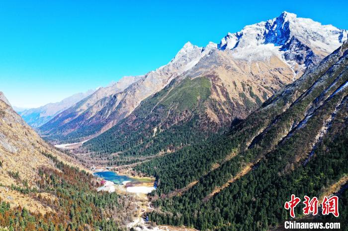 畢棚溝景區(qū)風(fēng)光。　安源 攝