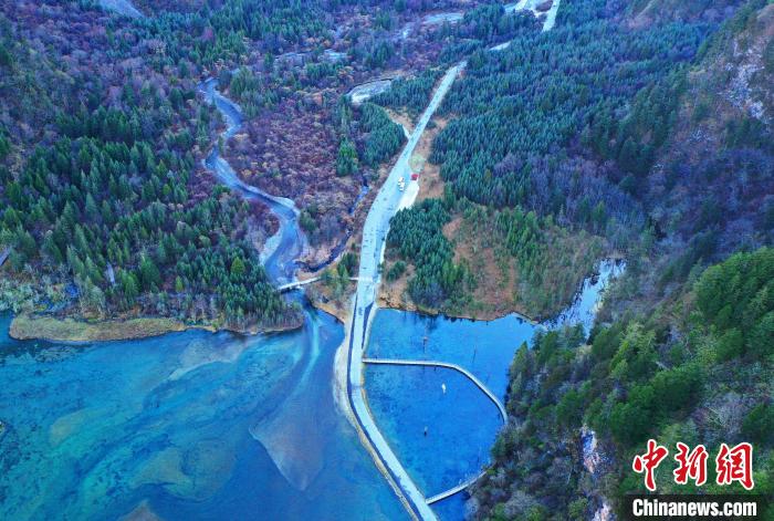 畢棚溝景區(qū)風(fēng)光?！“苍?攝