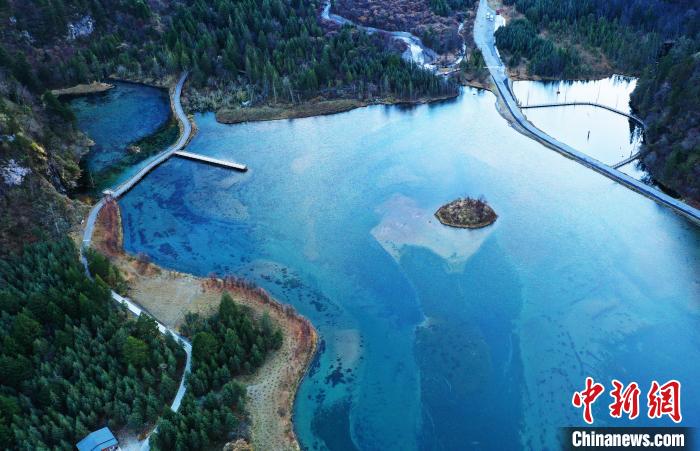 畢棚溝景區(qū)風(fēng)光?！“苍?攝