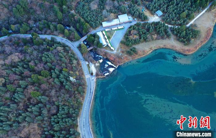 畢棚溝景區(qū)風(fēng)光?！“苍?攝