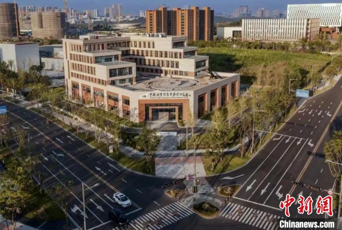 探訪(fǎng)天府宇宙線(xiàn)研究中心：依托“拉索”解開(kāi)宇宙線(xiàn)起源之謎