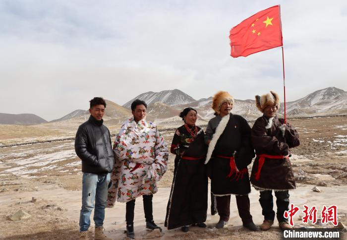 圖為青海省治多縣索加鄉(xiāng)干部群眾。(資料圖) 治多縣委宣傳部 供圖