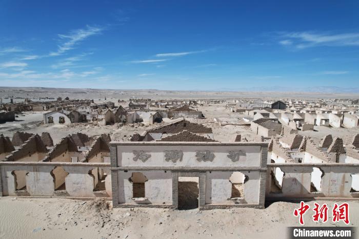 航拍青海省海西蒙古族藏族自治州茫崖市冷湖石油工業(yè)遺址保護(hù)區(qū)?！●R銘言 攝