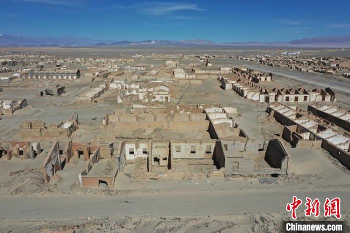 航拍青海省海西蒙古族藏族自治州茫崖市冷湖石油工業(yè)遺址保護區(qū)?！●R銘言 攝