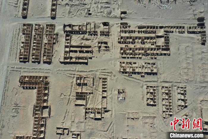 航拍青海省海西蒙古族藏族自治州茫崖市冷湖石油工業(yè)遺址保護區(qū)?！●R銘言 攝