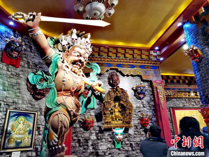 青?！敖鹕鹊亍睙嶝暎禾瓶?、泥塑璀璨奪目