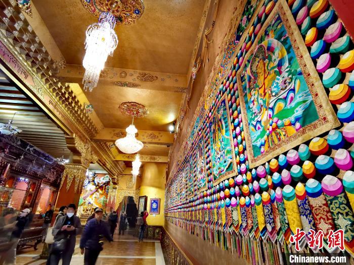 圖為仁俊畫院內(nèi)的堆繡?！?zhí)砀?攝