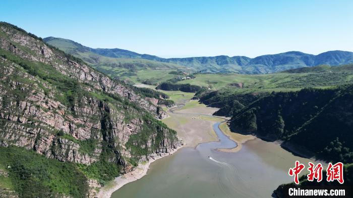 甘肅臨潭:天池冶海風景美