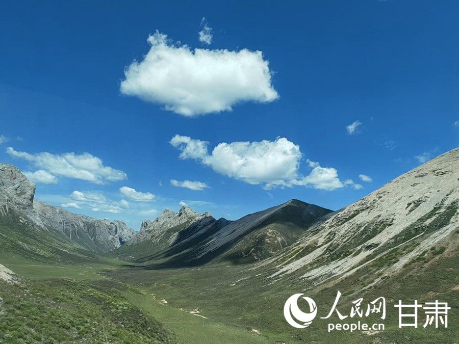 秀美雄渾的高原風光。人民日報記者 銀燕攝