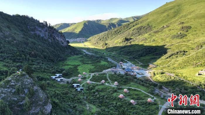 海外華媒甘南行：奇幻石林、星空屋、體驗(yàn)藏鄉(xiāng)“野奢游”