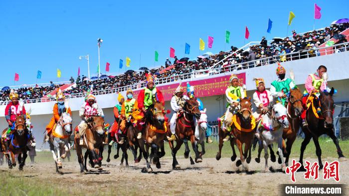 圖為開賽瞬間?！垈?攝