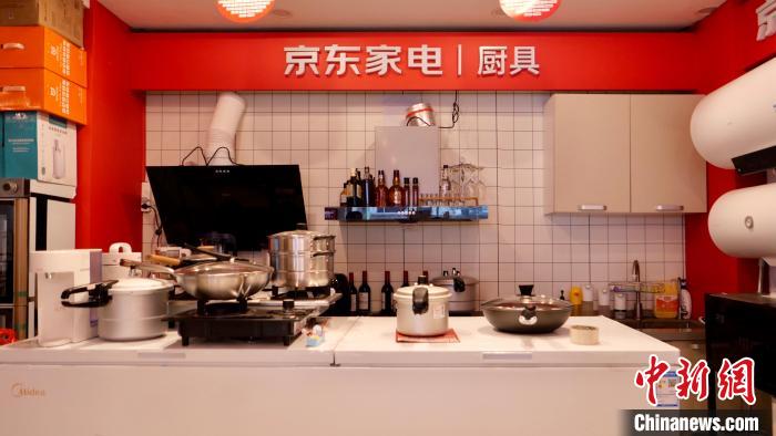 圖為店內部分商品展示?！≈x牧 攝