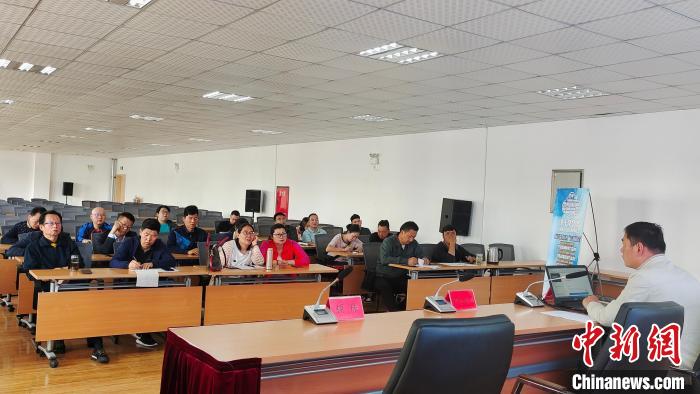圖為培訓會現(xiàn)場?！∝暽＠?攝