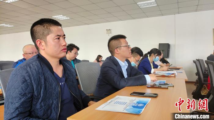 圖為培訓會現(xiàn)場?！∝暽＠?攝