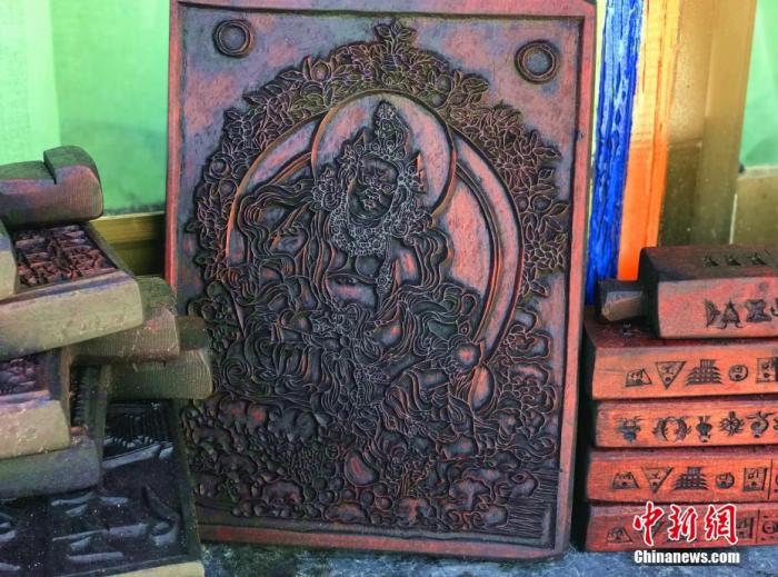 圖為普松雕刻技藝傳承人嘎瑪曲扎創(chuàng)作的雕刻作品。 <a target='_blank' ><p  align=