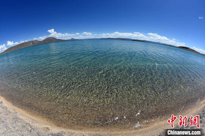 錯(cuò)鄂湖水清澈透明?！?lt;a target='_blank' ></p><p  align=