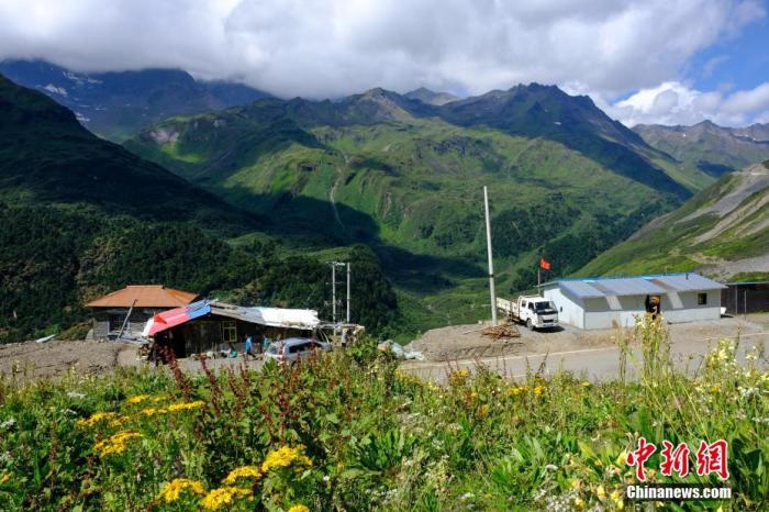 圖為8月6日，玉麥鄉(xiāng)卓嘎、央宗姐妹的牧場(chǎng)風(fēng)光。 <a target='_blank' ></p><p  align=