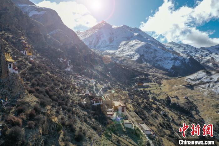 資料圖為拉薩市達(dá)孜區(qū)境內(nèi)的扎葉巴寺?！∝暩聛?lái)松 攝