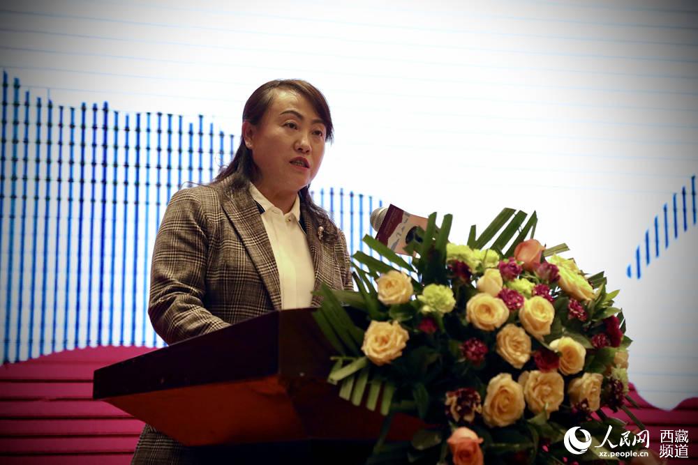 拉薩市旅游發(fā)展局相關(guān)負(fù)責(zé)人發(fā)言。人民網(wǎng) 次仁羅布攝