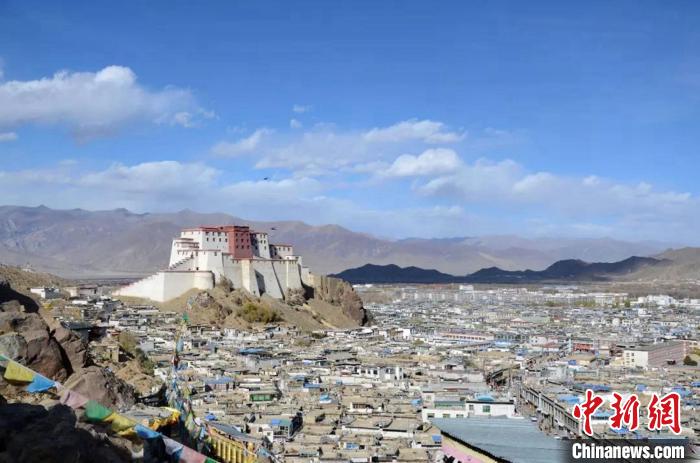 日喀則是“千山之宗，萬(wàn)水之源”，有著大城市所向往的天然資源?！∪A東師大供圖