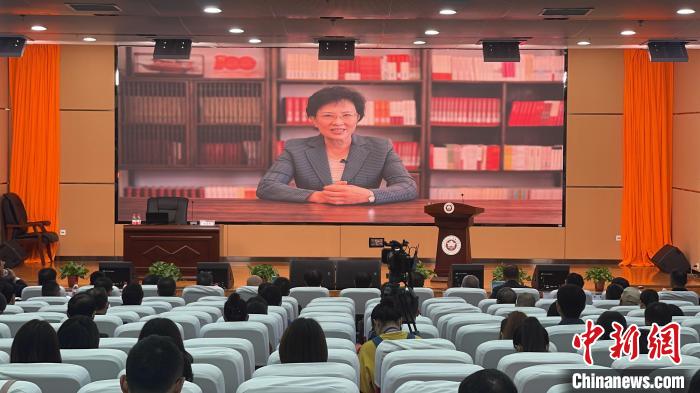 中國(guó)數(shù)百名專家學(xué)者齊聚共商西藏“穩(wěn)定、發(fā)展、生態(tài)、強(qiáng)邊”四件大事