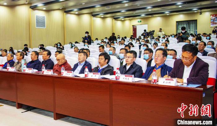 圖為與會(huì)專家學(xué)者聽(tīng)會(huì)?！钪覍?攝