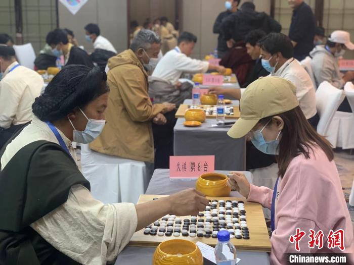 圖為參賽選手正在進行藏棋對弈?！≈x牧 攝