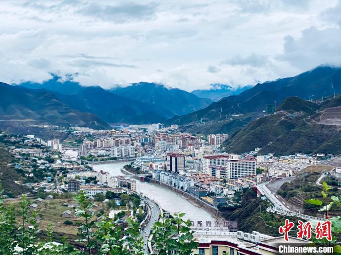 圖為“藏東明珠”昌都?！±罱瓕?攝