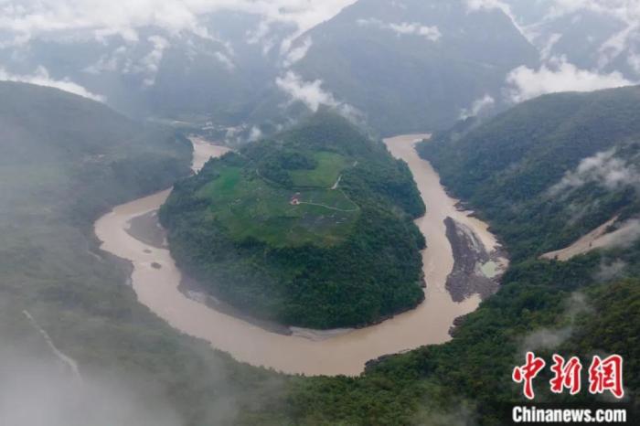 雅魯藏布江果果塘大拐彎。