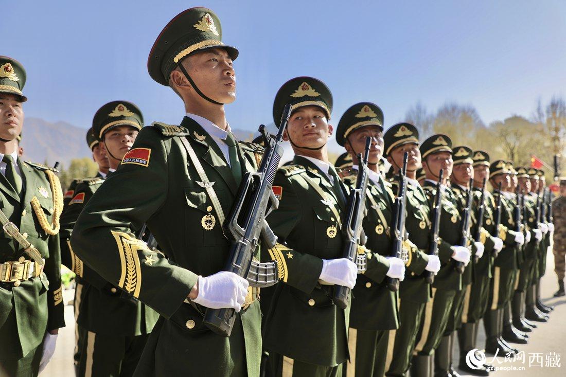 國旗護(hù)衛(wèi)隊隊員。人民網(wǎng)次仁羅布 攝