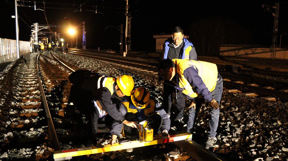 測量作業(yè)。祁國慶攝