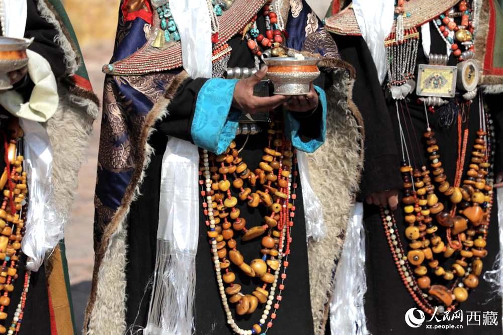 獨具特色的“飛天服飾”。人民網(wǎng) 李海霞攝