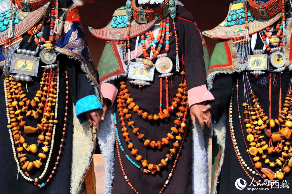 精美的“飛天服飾”。人民網(wǎng) 李海霞攝