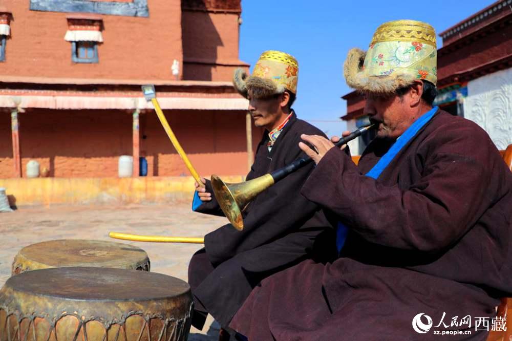 “宣”舞配樂師。人民網(wǎng) 李海霞