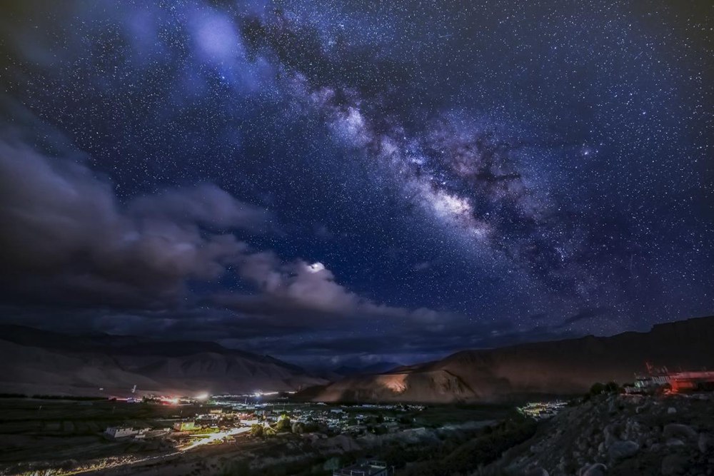 絕美星河。貢覺群培攝