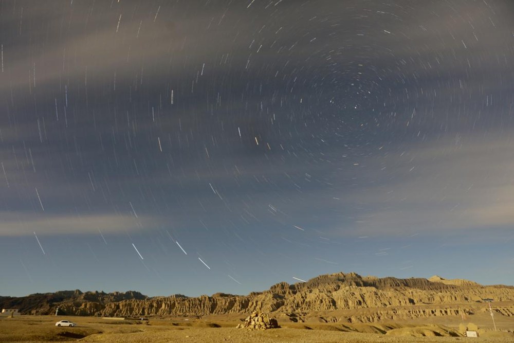 札達(dá)土林上空的星空。旦真次旦攝