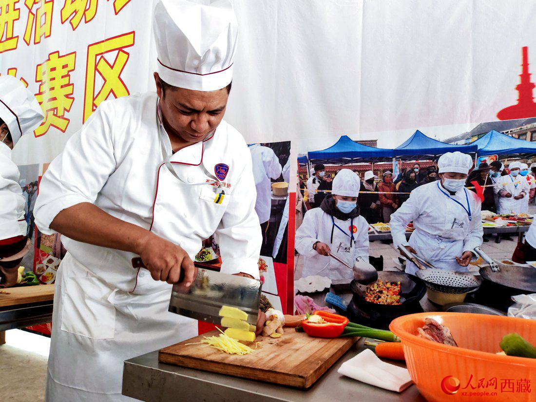 廚藝比拼現(xiàn)場。 人民網(wǎng) 李海霞攝