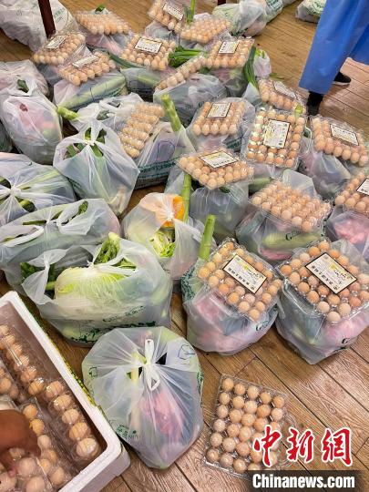 西藏格拉丹東超市疫情期間全力保障市場供應(yīng)?！∈茉L者供圖