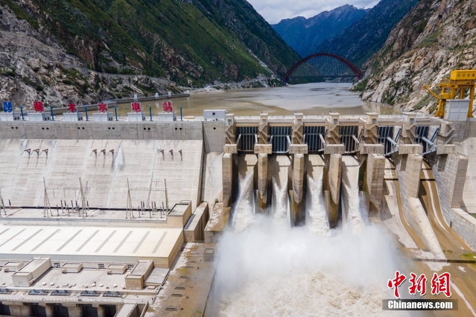 資料圖為2021年8月7日，西藏山南雅魯藏布江上的藏木水電站。（無人機(jī)畫面） <a target='_blank' href='/'><p  align=