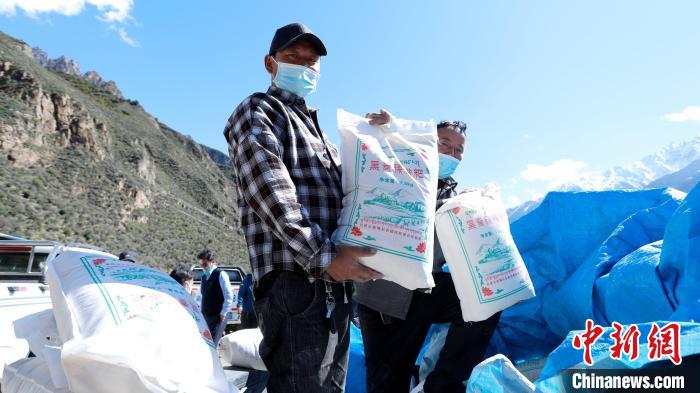 圖為合作社加工完成的優(yōu)質(zhì)糌粑?！〖卫杩h融媒體中心供圖