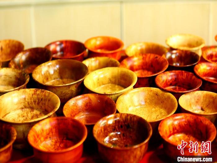 圖為木碗成品?！?鄧巴 　攝