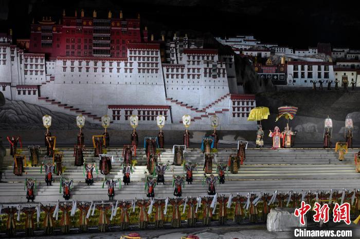 3月17日，西藏拉薩，《文成公主》大型史詩劇演出現(xiàn)場。　李林 攝