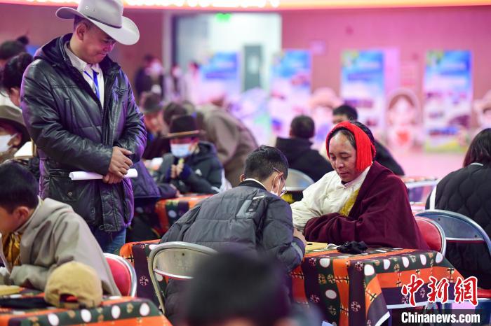 圖為比賽現(xiàn)場(chǎng)?！∝暩聛?lái)松 攝