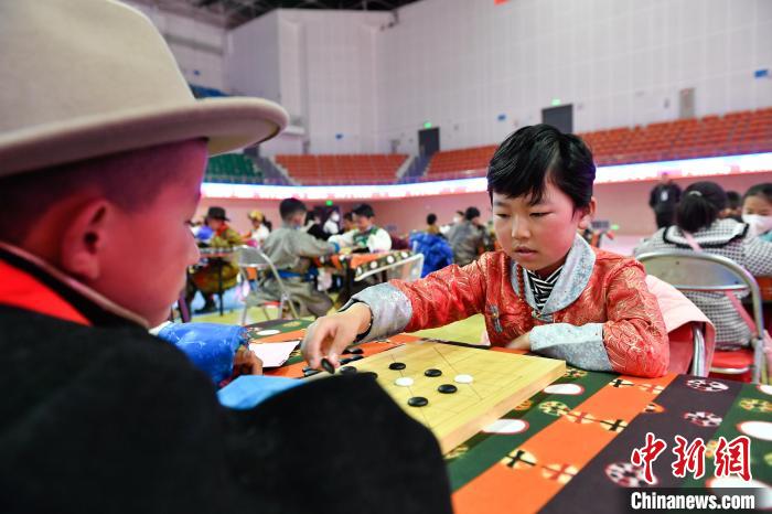 圖為比賽現(xiàn)場(chǎng)?！∝暩聛?lái)松 攝