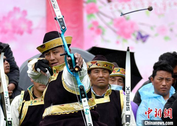 3月28日，選手參加響箭比賽?！±盍?攝