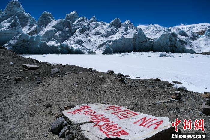 普瑪江塘邊境派出所民輔警巡邏標(biāo)記?！〗w波 攝