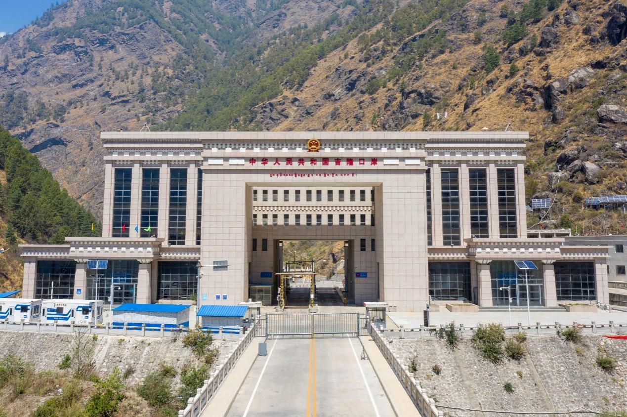 吉隆口岸航拍畫面。人民網(wǎng)記者 唐宋攝