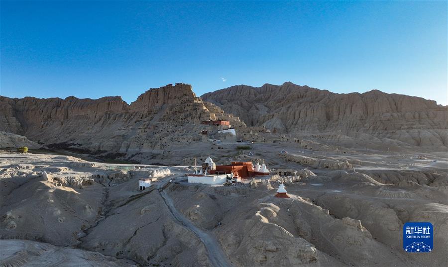 (新華全媒+)(3)國(guó)道之行 從雪山奔向大海丨古格落日