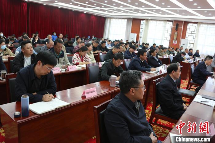 圖為專題黨課現(xiàn)場。　貢桑拉姆 攝